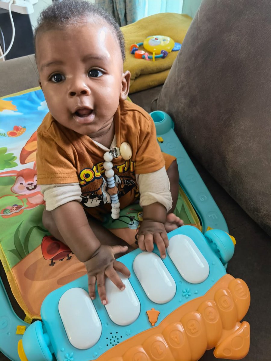 nana_robala's tweet photo. Baby Ntsako is so adorable with our teething beads 🌻🤎 https://t.co/7G7CtshJm9