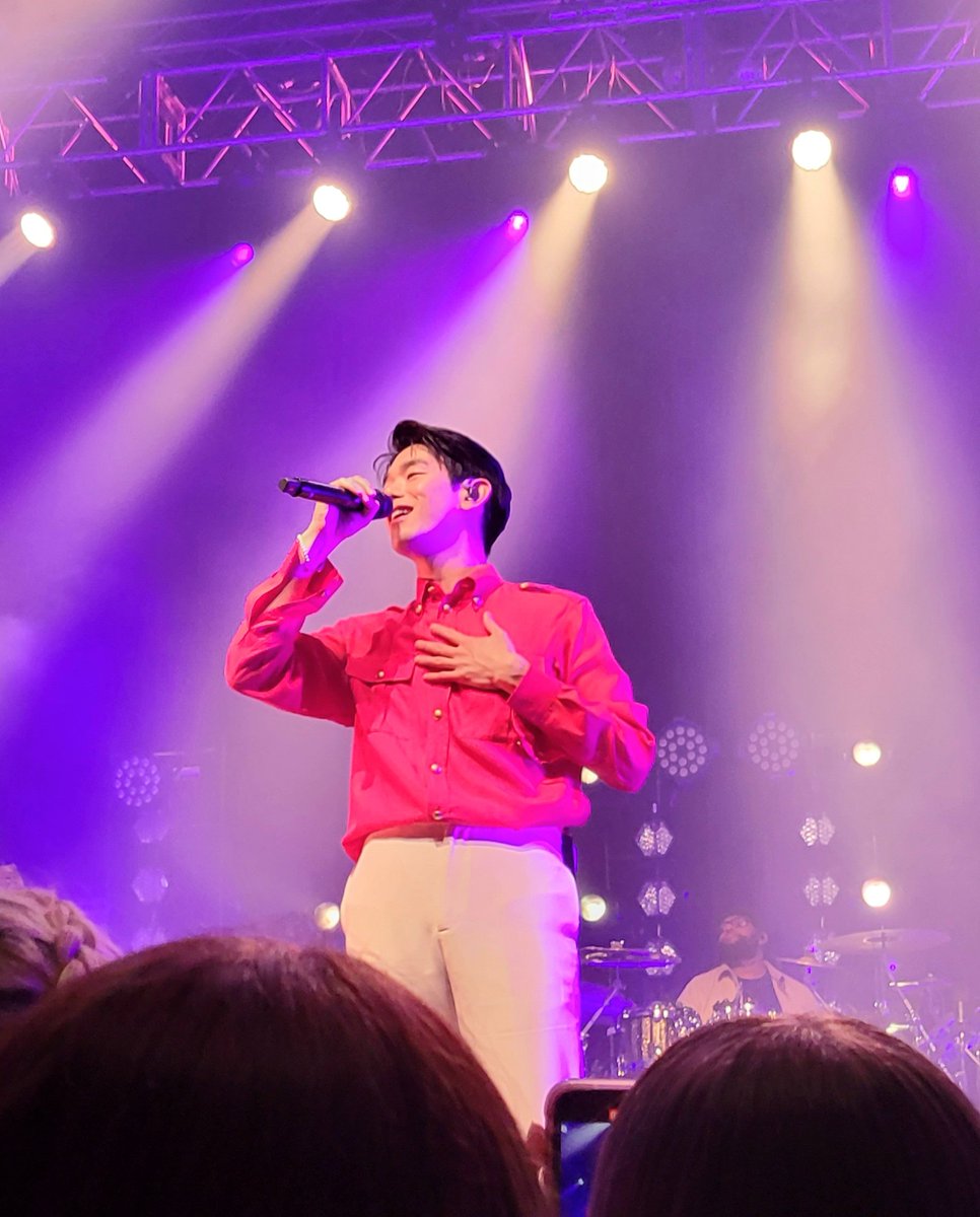 mprods525's tweet photo. It was an awesome concert with Eric Nam! Thank you for such a wonderful performance! We enjoyed it so much!  #ThereAndBackAgainTour #ericnam https://t.co/Z4y6mIsuUV