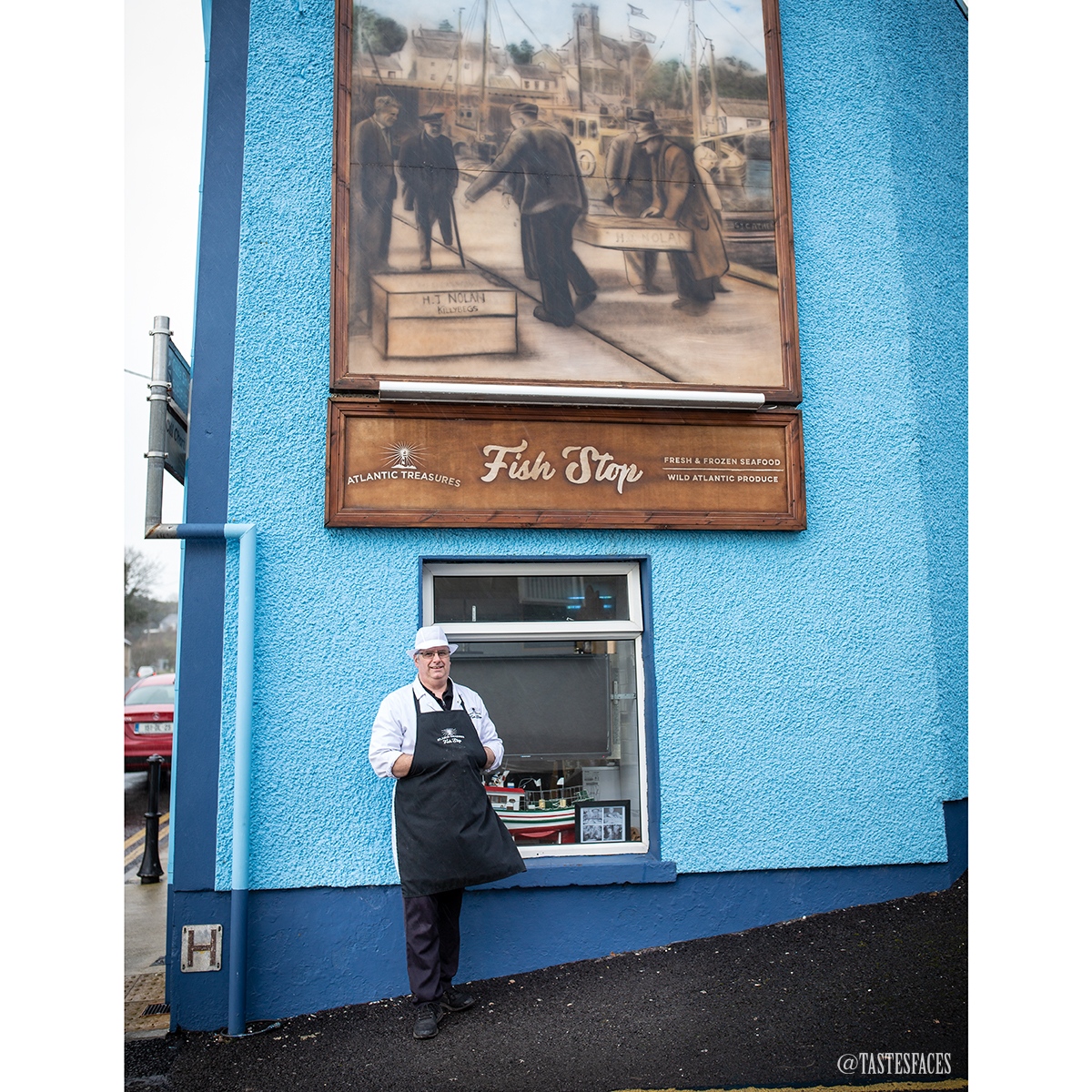tastesfaces's tweet photo. The singing fishmonger from the Fish Stop #killybegs - Ronan ๐
โ This is the second in a series of #Irishfoodproducers, #cooks, #bakers, #sellers, #artisans I will be introducing on @tastesfaces.
#donegal #thewildatlanticway โ #seafood #irishfoodblogger #irishlocal #foodphoto https://t.co/VTUUaZlkz2