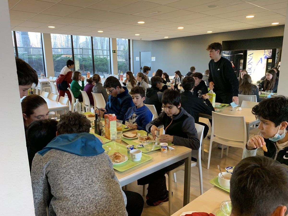Segon dia  #pctesquiada2122 Avui marxarem cap a la Masella! Agafant forces! <a href="/INS_Pla_Marcell/">Institut Pla Marcell</a>