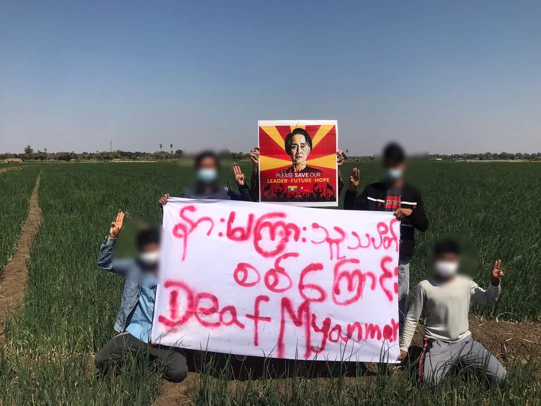 NyiNyarZaw5's tweet photo. Anti-coup revolutionary strike by pro-democracy people with hearing loss across the country. 🪧  #2022Feb22Coup #222222MyanmarStrikes #WhatsHappeningInMyanmar https://t.co/rRSgcn8FLG