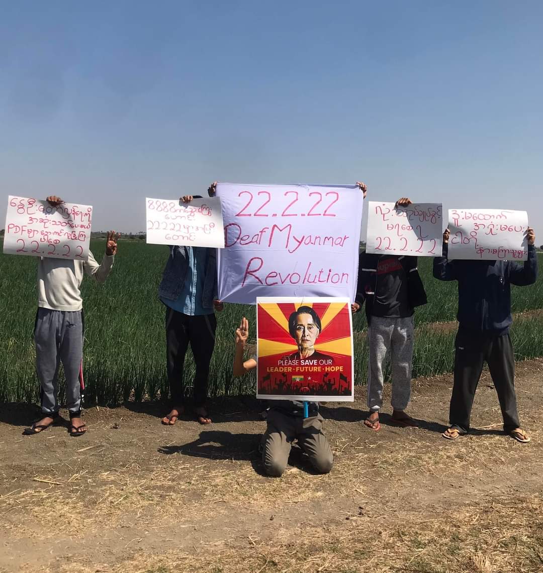 NyiNyarZaw5's tweet photo. Anti-coup revolutionary strike by pro-democracy people with hearing loss across the country. 🪧  #2022Feb22Coup #222222MyanmarStrikes #WhatsHappeningInMyanmar https://t.co/rRSgcn8FLG