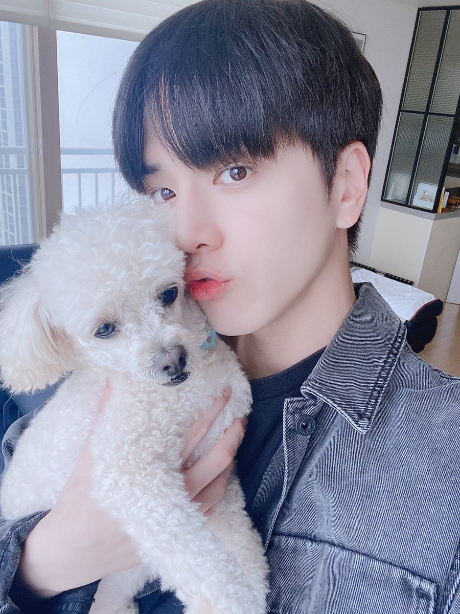 Cherish___Q's tweet photo. 이대목에서 이재현은 이미 서운해졌다
대체 뭘 하고다니시는거예요 https://t.co/gn38be4Fb7