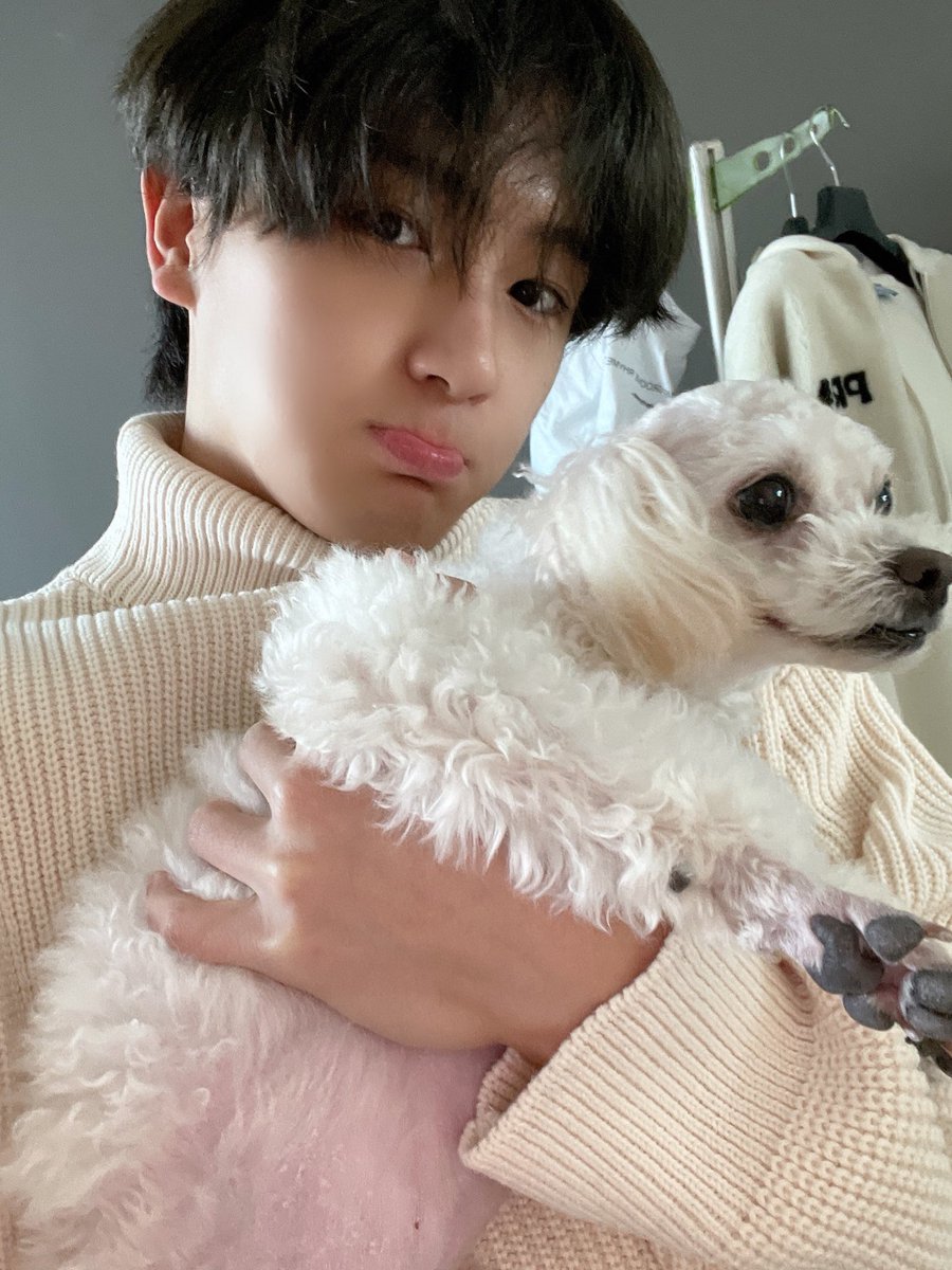 Cherish___Q's tweet photo. 이대목에서 이재현은 이미 서운해졌다
대체 뭘 하고다니시는거예요 https://t.co/gn38be4Fb7