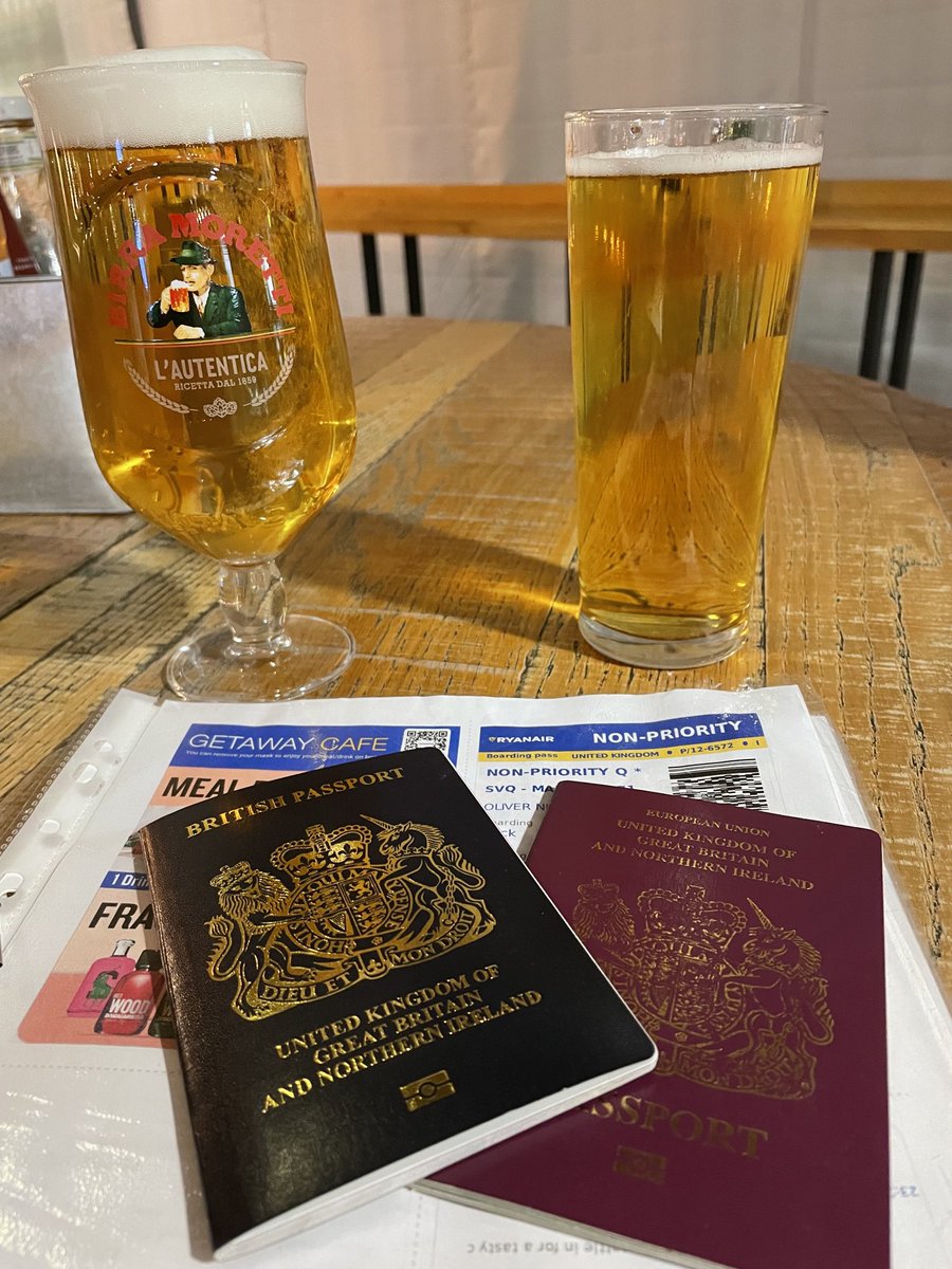 Froglad63's tweet photo. Travel essentials for trip to Madrid with ⁦@OliNics⁩ to watch ⁦@ManUtd⁩, 3 day trip via Seville for 90 minutes football, what could possibly go wrong 🍺🤷🐸🇾🇪🇾🇪UTFR https://t.co/lstUlAOyNE
