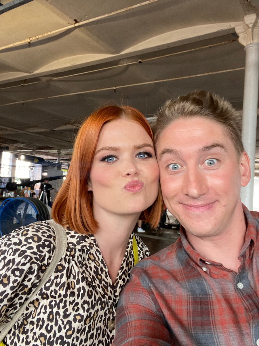 JoeSimpsonArt's tweet photo. It’s hosted by @Rickontour &amp; @VickNHope. With Blue Peter’s @Linds_bluepeter as the subject for the young artists! I also return for the last episode – the grand finale this Thursday 24th Feb at 6pm, to mentor one of the three finalists. https://t.co/Cx9dPdlVyT