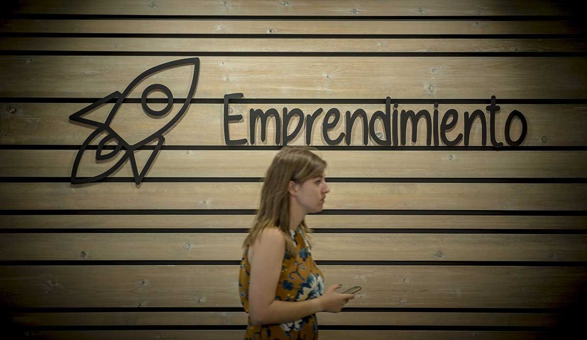 rodriguezhernan's tweet photo. Ya son 32 las startups europeas reconocidas con el distintivo de economía circular #goCircularPass

Creado por @TheCircularLab, este sello se otorga a las #startups que tienen un mayor potencial para contribuir a la transición hacia la #EconomíaCircular.

https://t.co/q0Enc7v4BJ https://t.co/UDBPL67fqC