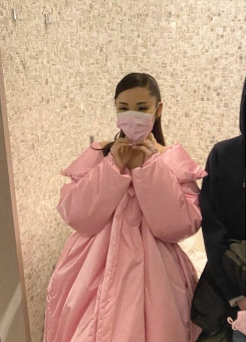 ArianatorFallen's tweet photo. Ariana is so cute 🥰 https://t.co/Gjdv8TCFbE