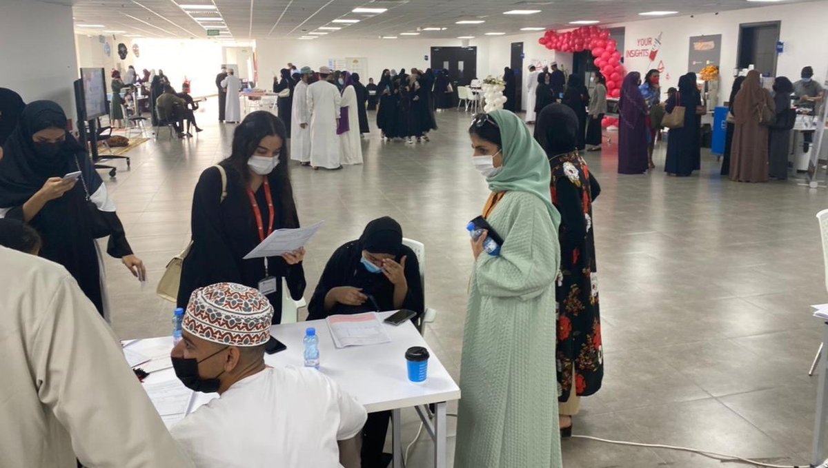 MuscatUni's tweet photo. #يحدث_الآن 
انطلاق حملة التبرع بالدم ب #جامعة_مسقط 
#أحمد_الخروصي_يستاهل_التكريم 
#كن_أنت_الأمل https://t.co/zzUCzTBJww