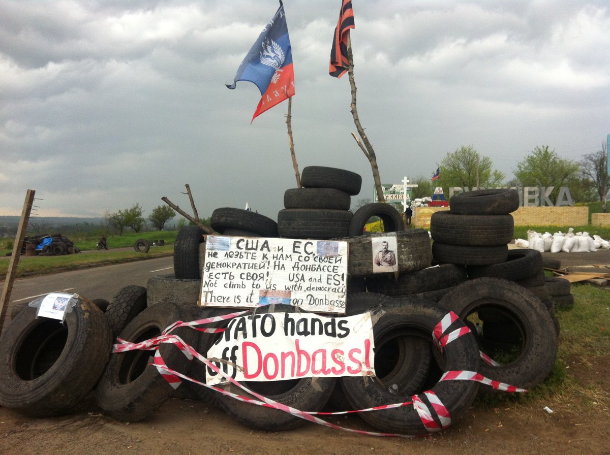 LiseBarcellini's tweet photo. 2014-2022, c’était écrit d’avance ? Photo prise dans la région séparatiste de #Donetsk #NATO #OTAN, en mai 2014. Souvenir de ces longues semaines passées dans le #Donbass #ukraine pour ⁦@Cdanslair⁩ https://t.co/gyODd5T0op