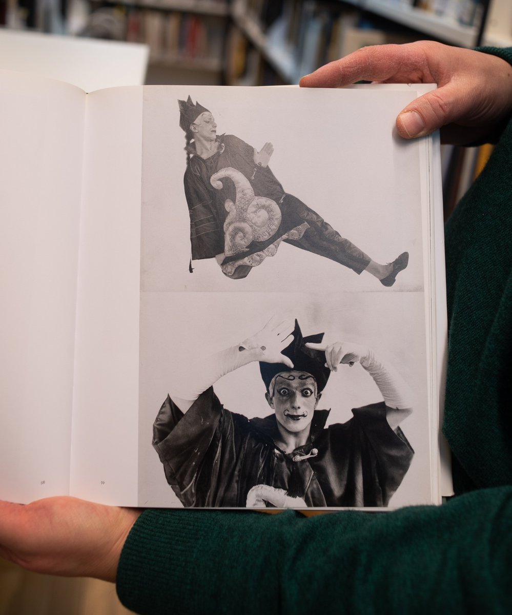 CnatalPicasso's tweet photo. Dada la gran aceptación de los ‘Ballets Russes’ en España, Pablo Picasso incorporó estas ideas innovadoras en los escenarios y vestuarios de ‘Le Tricorne’ (1919), basado en ‘El sombrero de tres picos’ de Alarcón, con música de Manuel de Falla. https://t.co/85anGG5gkS