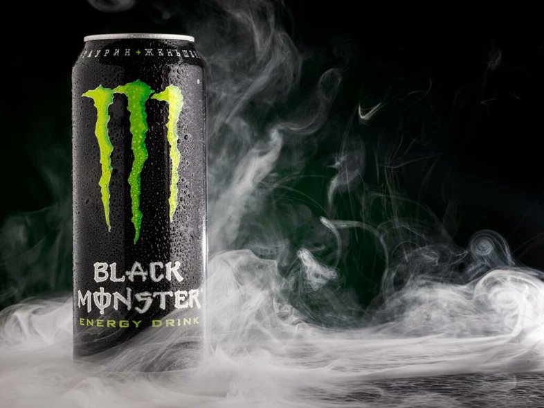 CashNSport's tweet photo. Bankrupt To $43 BILLION 🇿🇦🇿🇦

- Sarted out as a fruit juice company
- Got taken over by two South Africans
- Turned it into the worlds second biggest energy drink
- Now on the verge of an $85 Billion merger

The crazy story of @MonsterEnergy

[THREAD]⬇️
📸Shutterstock #SportsBiz https://t.co/pzYTR4ywHM