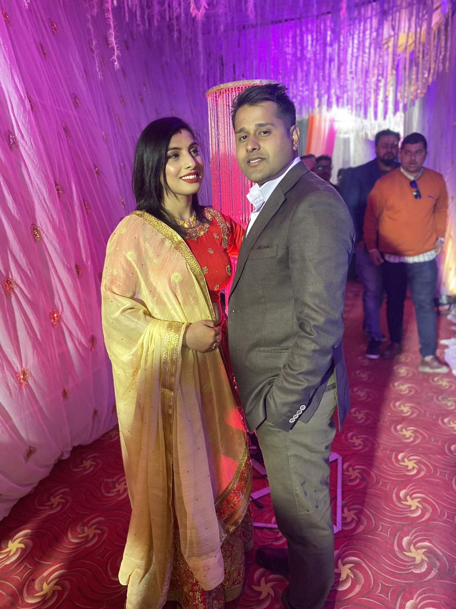 SusmitaMarasin7's tweet photo. Bhai ko bihe😍😍 https://t.co/0hsD77mTPN