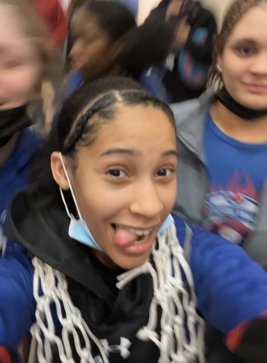 CliftonHodges10's tweet photo. 26 years since we won a Sectional Championship for Girls Baskeball!! The Birthday Girl Aleah led the way with 14 points!! I’m so proud of this group!! Thanks Everyone for all the support. Next up Notre Dame Thursday 5:30pm @ Central Catholic. #Unleashedtogether
🏀🏀💪🏽💪🏽 https://t.co/GcKoMGzw7O