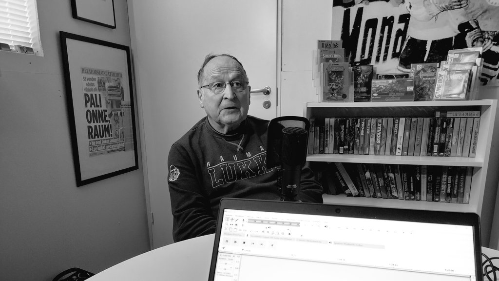 "Toiset juhli kopissa sitä ja kaadettiin shampanjaa. Mä keräsin vielä vehkeitä pois kentältä. Tänä päivänäkään en ole sen enempää juhlinut."

Sepi 💙

Vieraana yli 50 vuotta <a href="/TeamRaumanLukko/">Rauman Lukko</a> huoltajana toiminut Seppo Hurme.

Hienoja tarinoita 🙏

👉 open.spotify.com/episode/5rMCCJ…