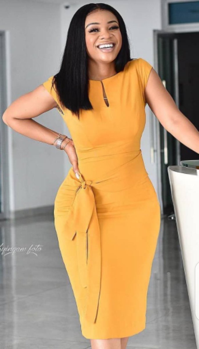 UHUB_NG's tweet photo. @auntyadaa Please patronize me. 

I sell beautiful gowns and I also sell and brand corporate and party souvenirs.

Please rt🙏 https://t.co/c6UbfdoUV2