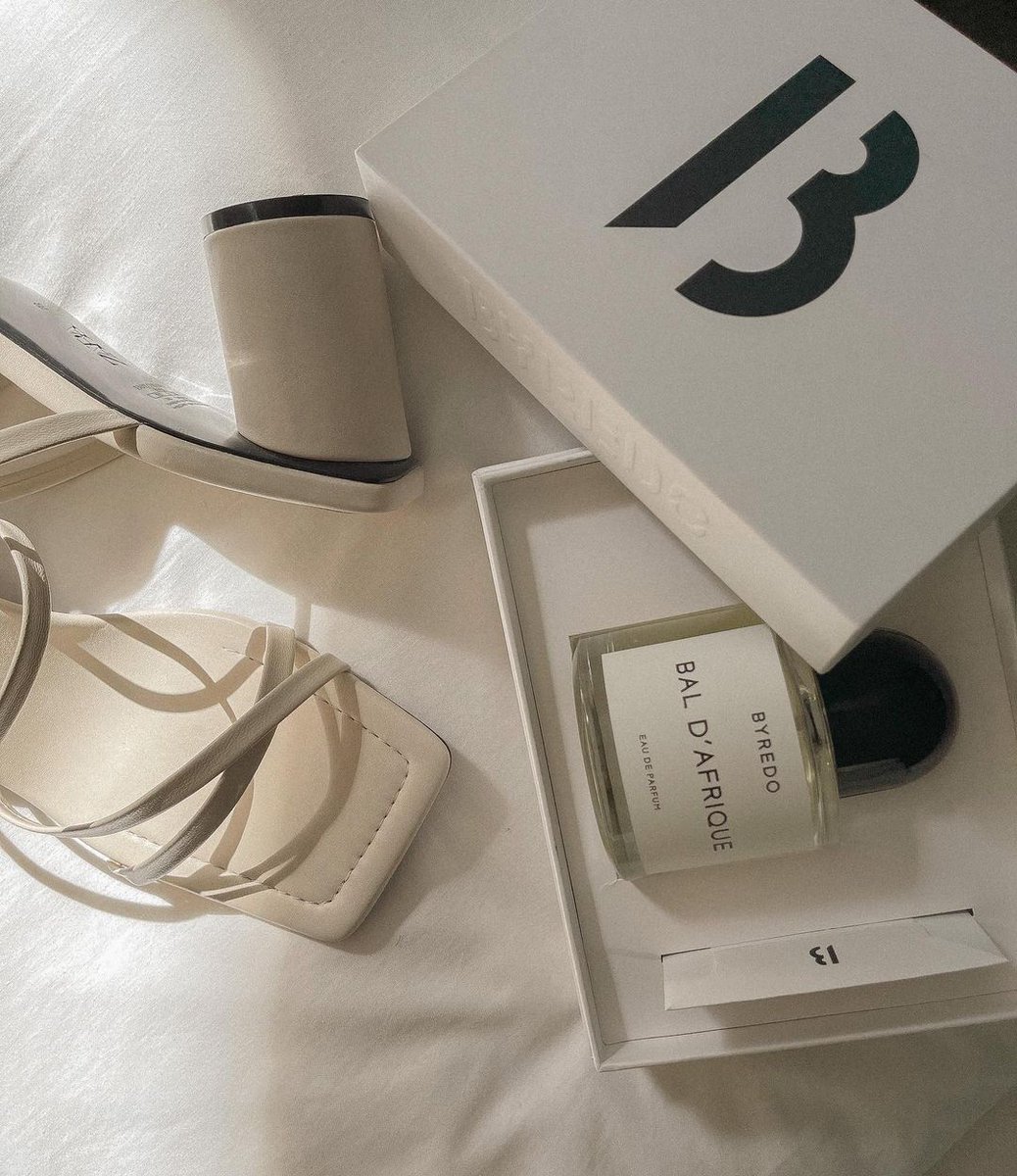 CarolinKessi's tweet photo. white dream https://t.co/Y1tqvzsBo2