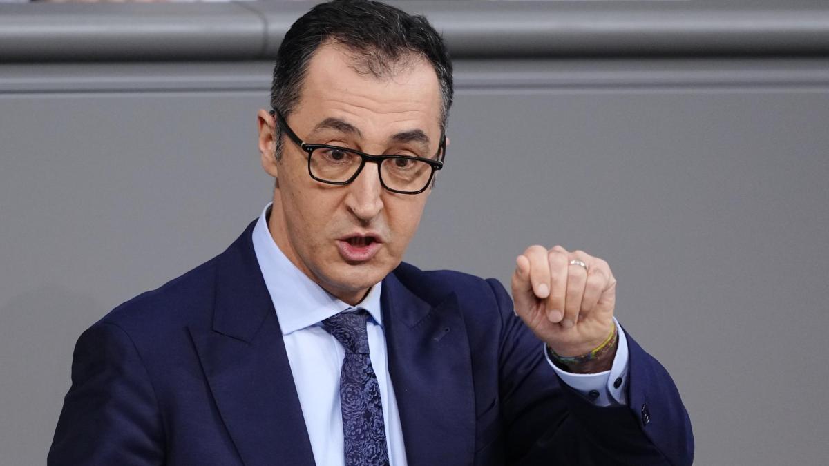 welt's tweet photo. Özdemir will Nord Stream 2 endgültig stoppen https://t.co/5FaYNy1hhz https://t.co/oo14t8rype