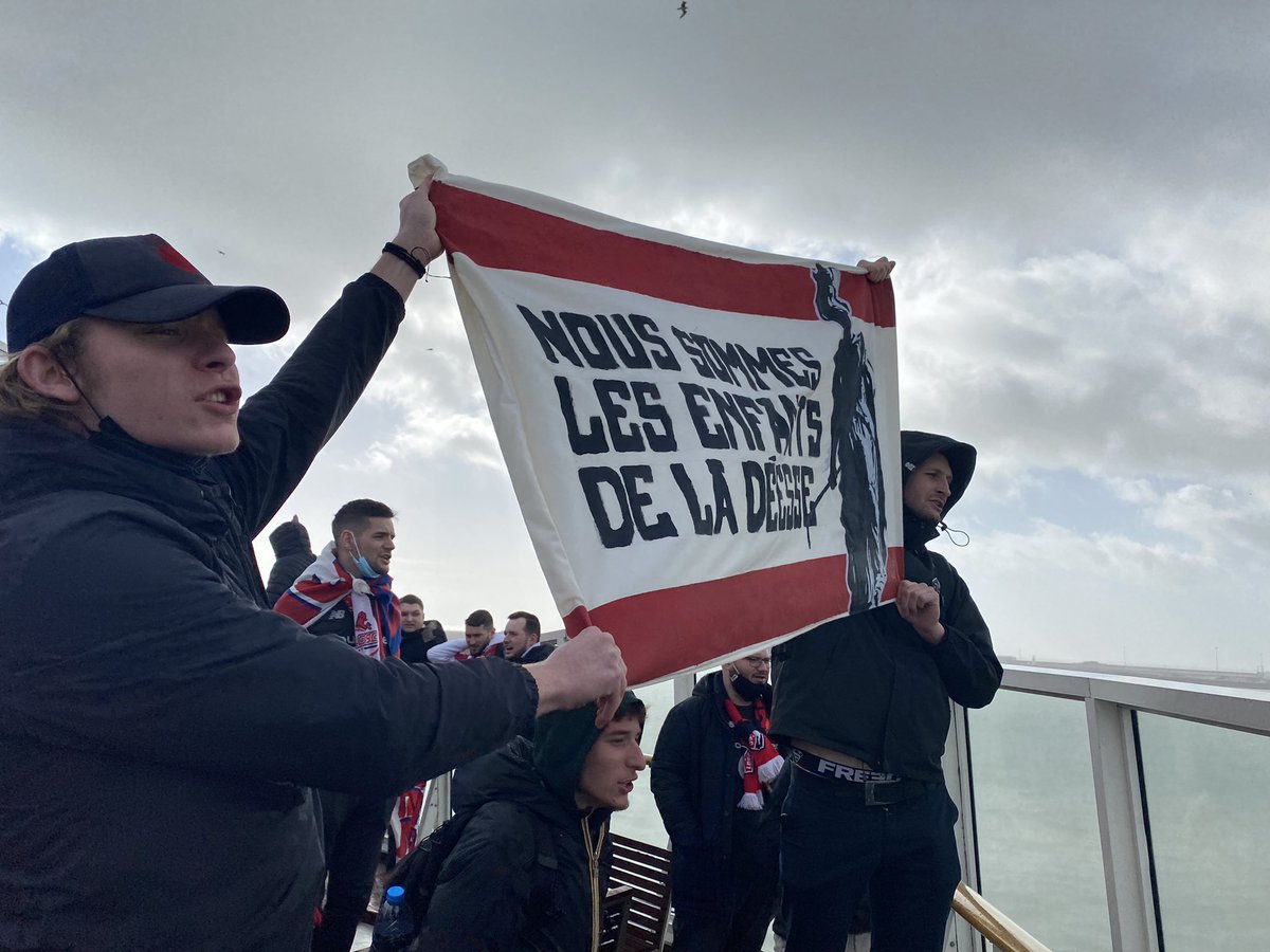 DoguesDoguesdh's tweet photo. À nous les petites anglaises 🇬🇧 #CHELOSC #LilleOnTour https://t.co/p9dHwhiWcz