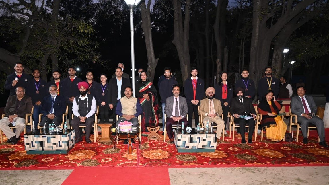 IndiaSkillsChd's tweet photo. Winners of IndiaSkills 2021 were felicitated by Sh Dharam Pal, IAS, Adviser to Administrator, UT Chandigarh. On this occasion, Sh SS Gill IAS, Secretary Technical Education–cum-Sports along with Sh Jagjit Singh PCS, Director Technical Education &amp; Director Sports were also present https://t.co/rJgqSMVJLw