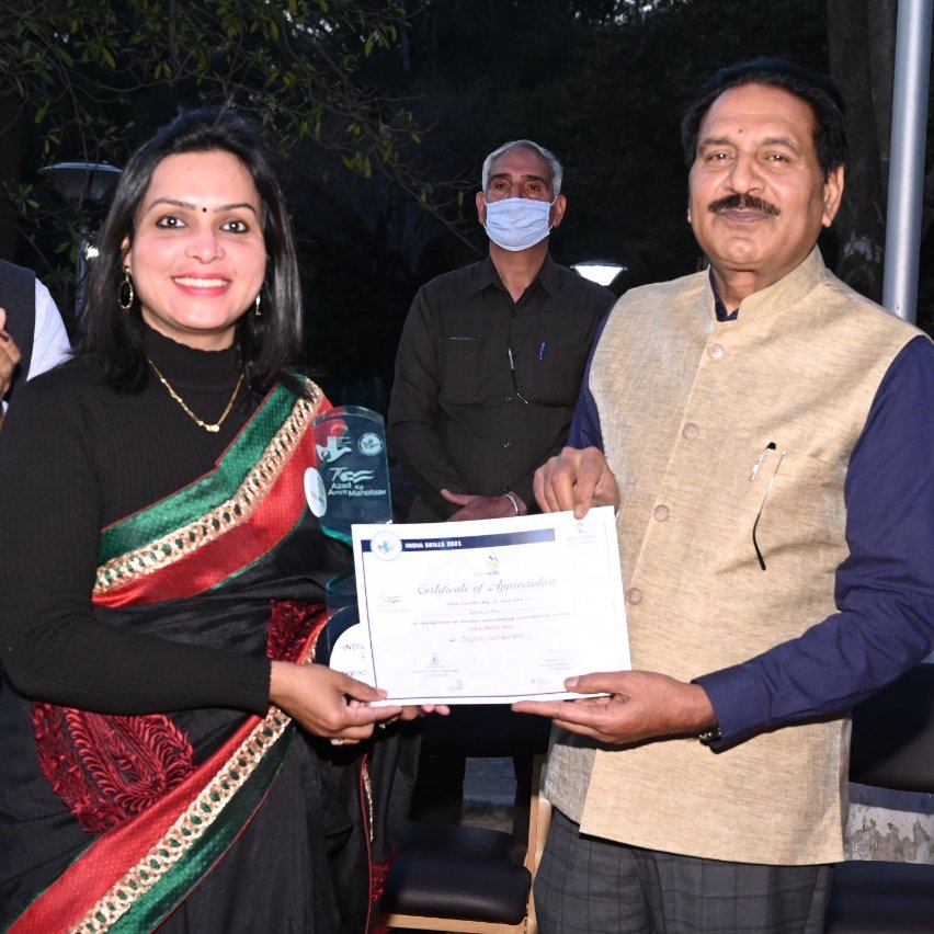 IndiaSkillsChd's tweet photo. Winners of IndiaSkills 2021 were felicitated by Sh Dharam Pal, IAS, Adviser to Administrator, UT Chandigarh. On this occasion, Sh SS Gill IAS, Secretary Technical Education–cum-Sports along with Sh Jagjit Singh PCS, Director Technical Education &amp; Director Sports were also present https://t.co/rJgqSMVJLw
