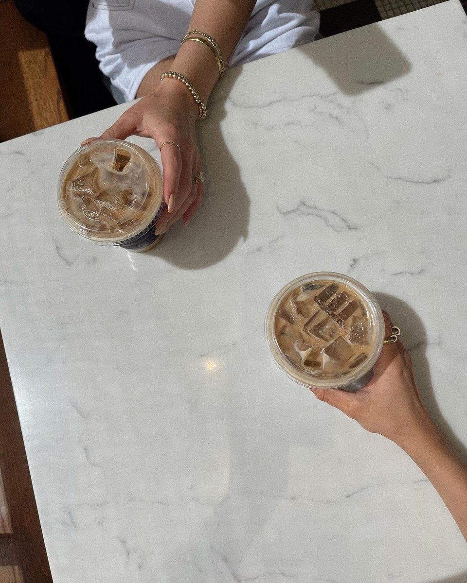 CarolinKessi's tweet photo. Coffee for ✌🏼 please https://t.co/dxktl7zW9T