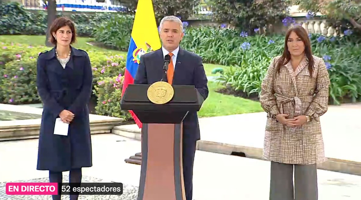 ProsperidadCol's tweet photo. #AEstaHora | El presidente @IvanDuque entregó un importante anuncio. Tras la decisión de la #MesaDeEquidad, con #MásIngresoSolidario pasaremos de 3 a cobijar a 4 millones de hogares, con un subsidio que también aumenta de $160.000 a $190.000, cada 2 meses recibirán $380.000. https://t.co/qIWrdJQj2G