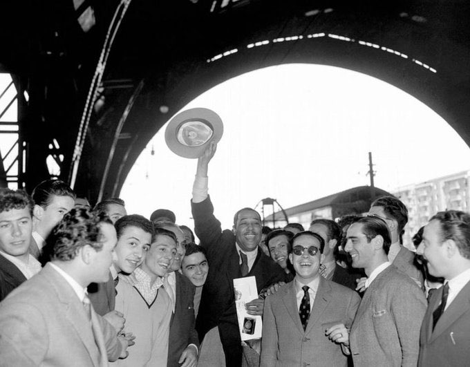 kittylaroar's tweet photo. These pictures currently blowing my mind..

Duke Ellington in Milan 1950 ❤️ #Jazz https://t.co/uxNy9Zvmn0