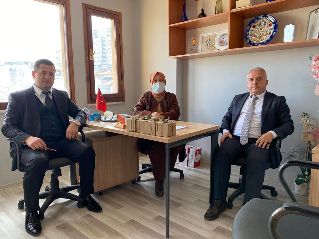akkadinkol's tweet photo. GSB İlçe Müdürümüz Sayın @enginuz73233104, Belediye personel Müdürümüz Sayın Mehmet İLYAS, İlçe Kadın Kolları Başkanımız Sayın @satuahin1 'e taziye ziyaretinde bulundular.
Ziyaretlerinden ötürü Kendilerine Teşekkür ederiz. https://t.co/jIryHe3H9x