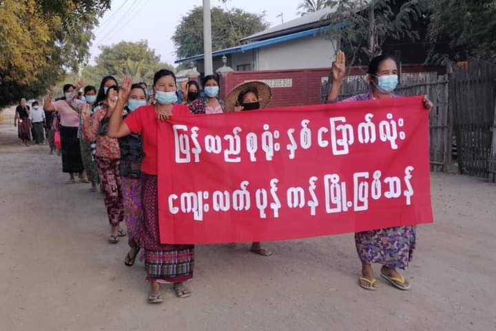 Nhk19921's tweet photo. Pro Democracy residents led protest marched to take part in 222222 strike against the genocidal #MilitaryDictatorship in #Kankone village, #Salingyi Township, on 22 February.
#2022Feb22Coup
#222222MyanmarStrikes
#WhatsHappeningInMyanmar https://t.co/nj0xu8VT9t