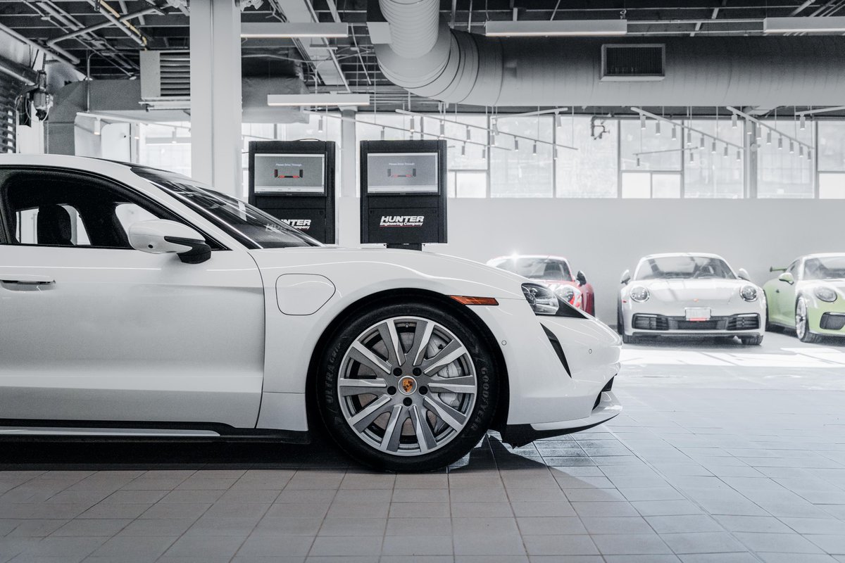 torontoporsche's tweet photo. Experience our complimentary Quick Alignment Check, exclusively at Porsche Centre Downtown Toronto. #pcdt #porschedowntowntoronto #torontoporsche #quickalignmentcheck #hunterengineeringcompany https://t.co/bJWpD085RX