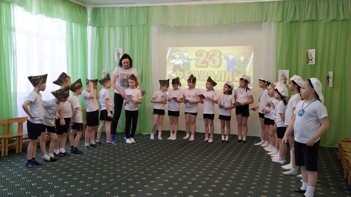 Музыкально-спортивное развлечение посвященное празднику Дню защитника отечества,прошли в старших и подготовительных группах детского сада "Сказка".