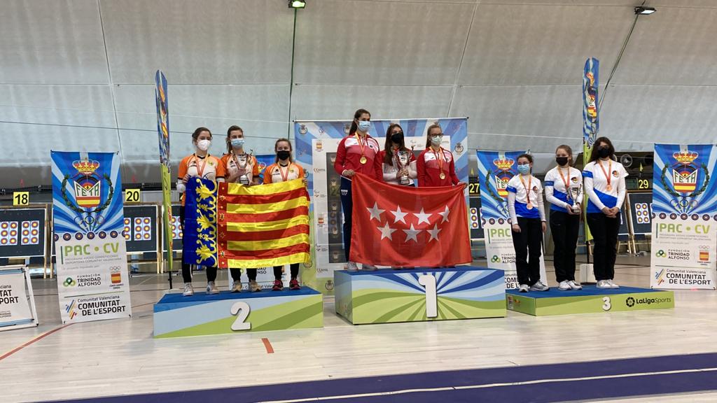CAdeLeganes's tweet photo. Nuestro club vuelve del Campeonato de España de arco compuesto y recurvo junior, cadete y menores con
4 MEDALLAS:
🥇2 Oro
🥈1 Plata
🥉1 Bronce
Y un RECORD de España 🎯
Grandes nuestr@s jóvenes arquer@s 👏👏👏
ENHORABUENA!
#deporteleganes #FMTA https://t.co/xeKI1vPzFs