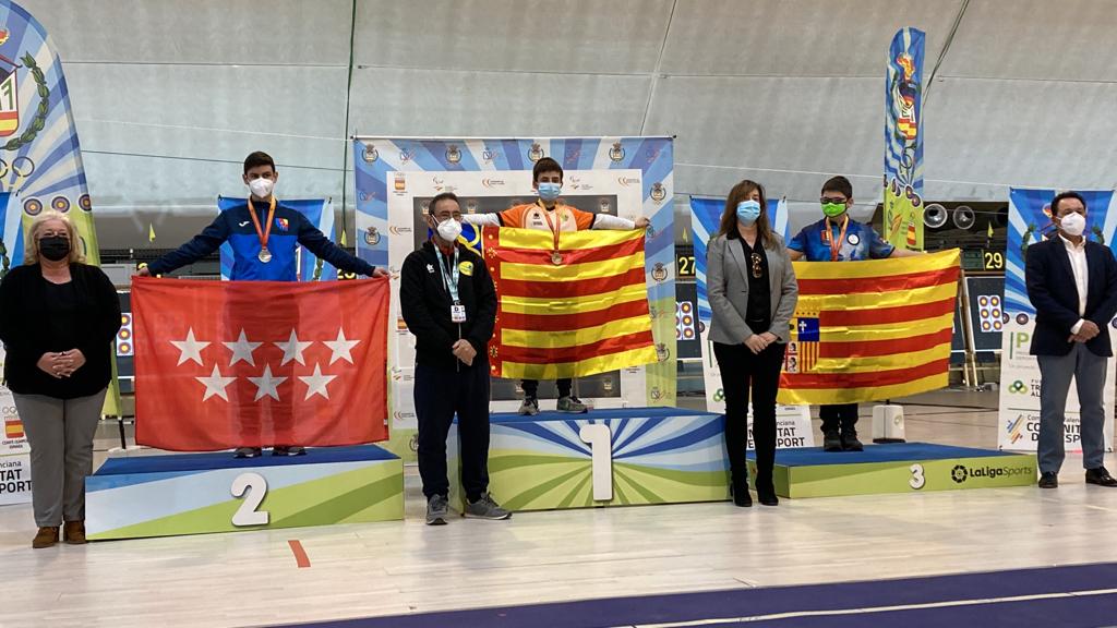 CAdeLeganes's tweet photo. Nuestro club vuelve del Campeonato de España de arco compuesto y recurvo junior, cadete y menores con
4 MEDALLAS:
🥇2 Oro
🥈1 Plata
🥉1 Bronce
Y un RECORD de España 🎯
Grandes nuestr@s jóvenes arquer@s 👏👏👏
ENHORABUENA!
#deporteleganes #FMTA https://t.co/xeKI1vPzFs
