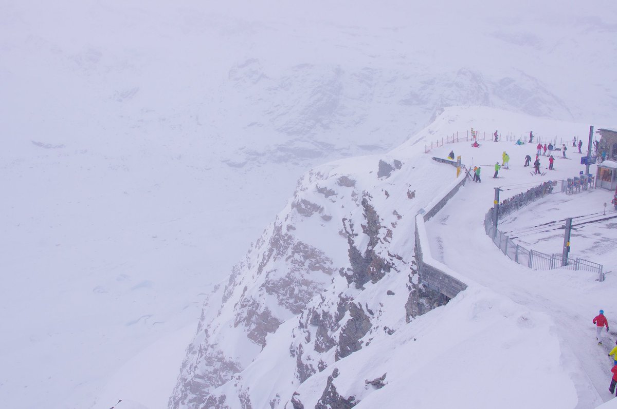 ゴルナーグラート山頂🏔雪雪雪！ 3,089m地点です！ 晴れていたらハイキングを楽しめるのですが😅