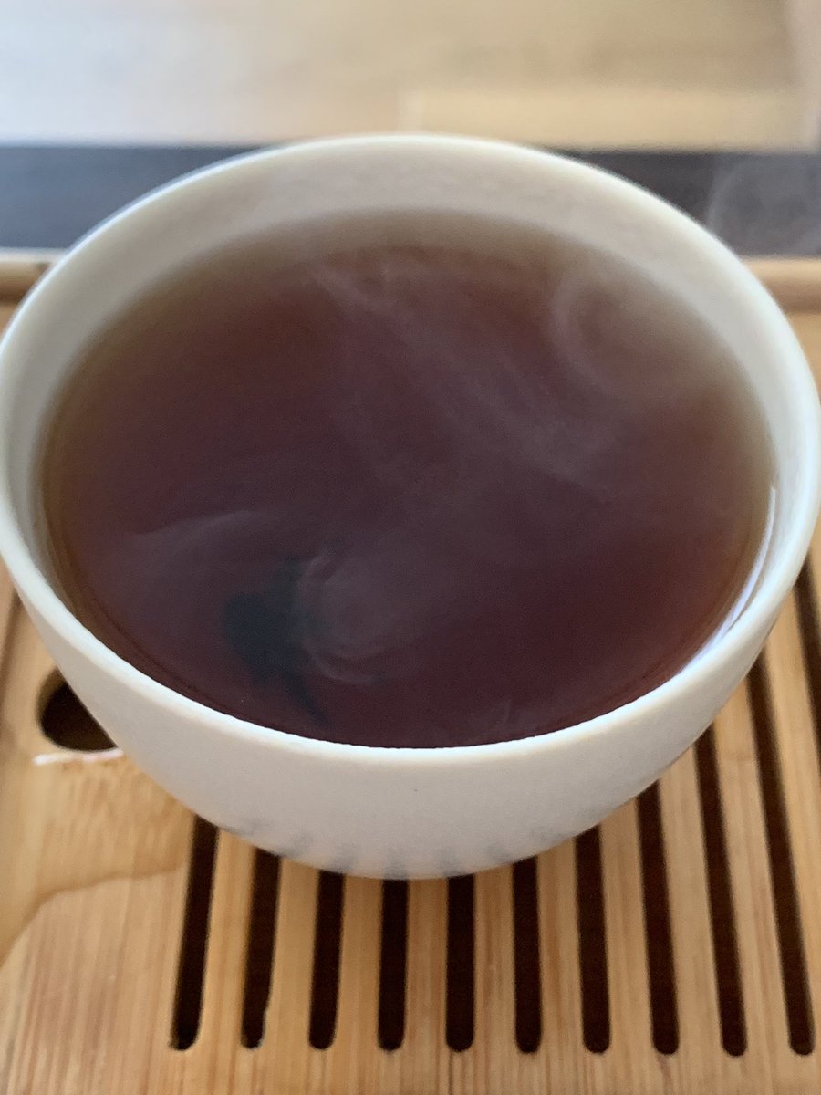 yasi26342654's tweet photo. 今日はプーアール熟茶を飲んだ🍵6煎以上は飲んだかも。結構味の続く、ゆっくり飲みには良いお茶💕お茶請けは、炊飯器で作って色々あったマーラカオ(笑)
#茶好連
#普洱茶
#tealabo
#マーラカオ https://t.co/ND0PZnieAl