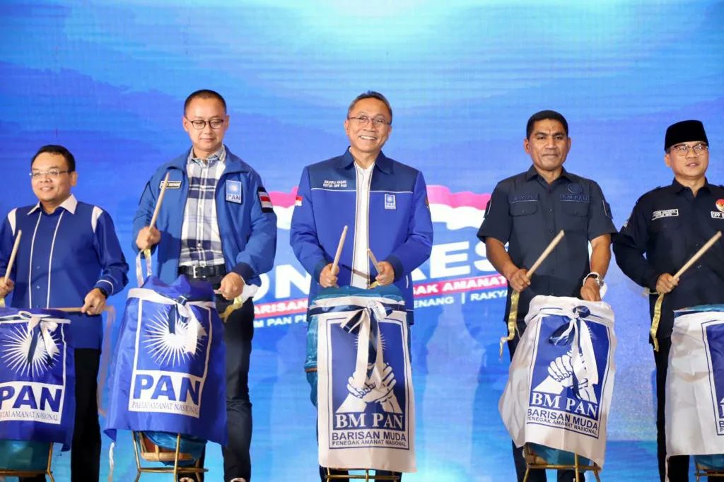 Official_PAN's tweet photo. Kongres BM PAN resmi dibuka
Selamat berkongres tunas-tunas muda haraPAN Partai Amanat Nasional.
Selamat berkompetisi dengan riang gembira @pashaungu_real, Slamet Ariyadi, Mitra Fakhruddin, Riyan Hidaayat
#PartaiAmanatNasional #BMPAN https://t.co/f4IZhabofy