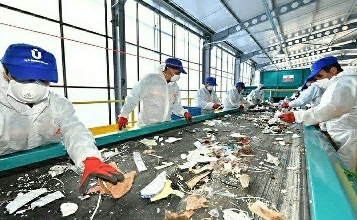 hilmiturkmen34's tweet photo. Üniversite öğrencilerimiz için kış boyu yaptığımız doğal gaz fatura desteğini 

1 aylık #GeriDönüşüm gelirimizle yapabildiğimizi bilseniz, 

bugün normal çöp, atık çıkarmaya eliniz gitmezdi bence :) #Salı #SıfırAtık https://t.co/1E8rgGFL7i