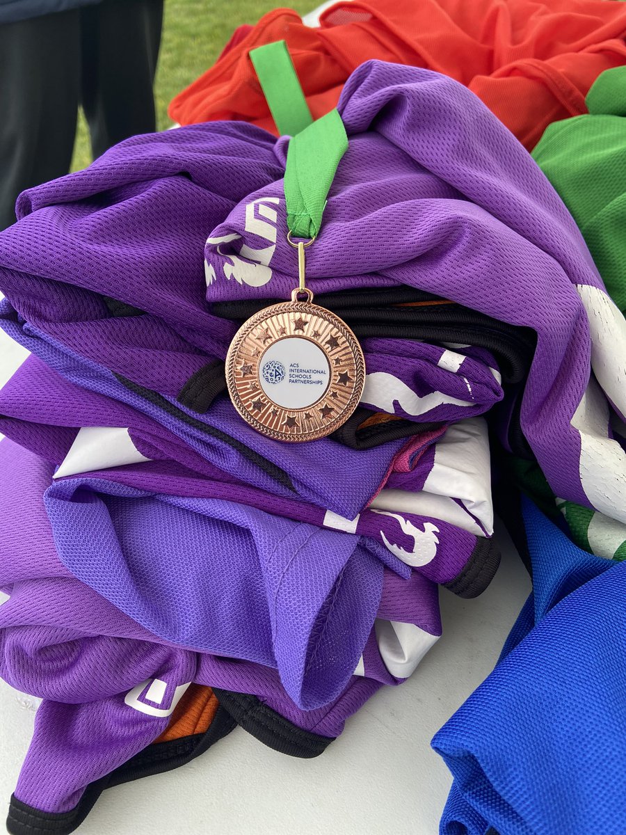 Getting ready for kick off! @ACSCobhamSchool football fun afternoon lead by ACS Cobham High School students. Welcome to 7 teams from our partner school network  #partnerships <a href="/ISC_schools/">Independent Schools Council</a> <a href="/isaschools/">The Independent Schools Association (ISA)</a> @ACSintschools