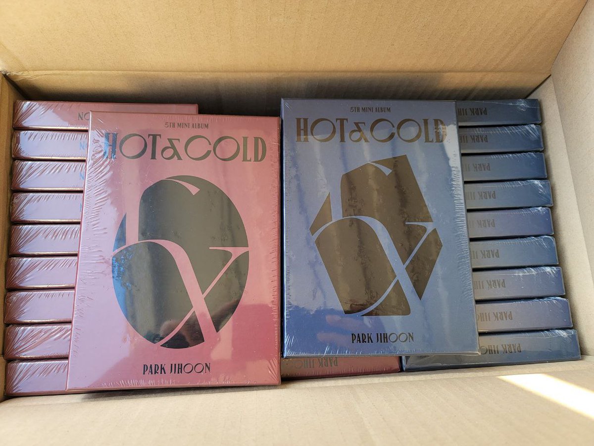 ChingusCorner's tweet photo. Tekaaa. Mabilisang interest check muna! May bet ba neto? Sealed ito ha. Park Jihoon Hot and Cold Album!! 😁 https://t.co/s6alvtdKJo
