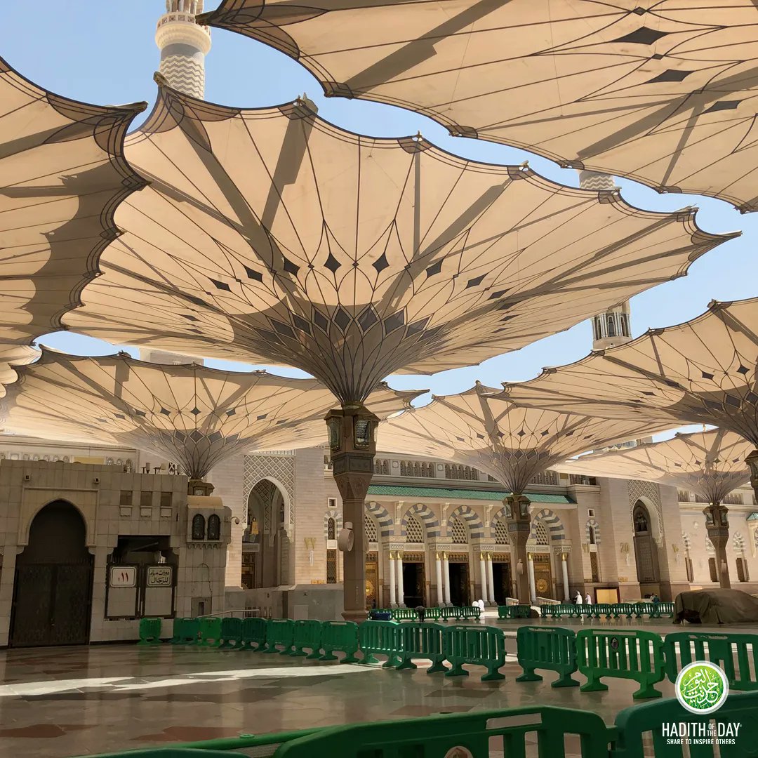 ShaikHussainA1's tweet photo. Madinah welcomes you with open arms (and umbrellas)!
 #madinah #SaudiArabia #umbrellas #Airdrop #beautiful #atmostphere https://t.co/XryYKmSmV2