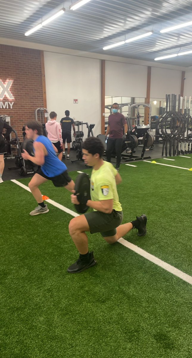 ArmedPHorce's tweet photo. Lower Body Control Focus Today 💪🏾💪🏾

#BBAATHLETICS
#ONYXFITNESSACADEMY https://t.co/R7Wpx6aIoM
