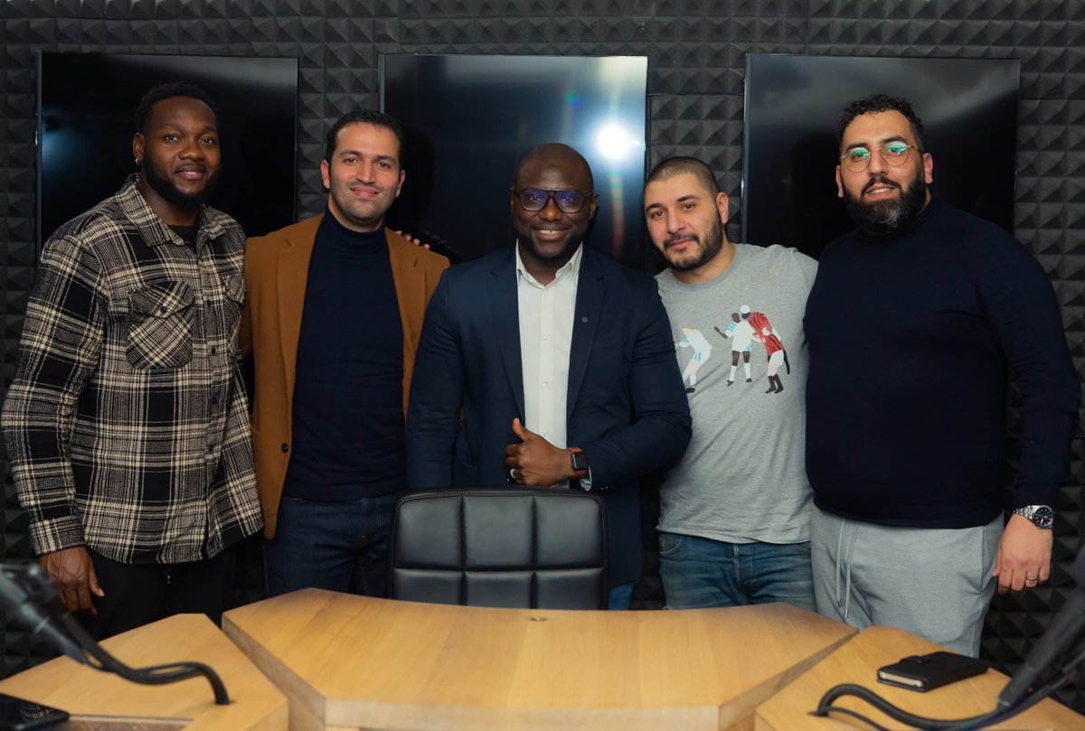 FamilyFootClub's tweet photo. 🔥 Super émission avec @ahoua_anderson et @RiffiMandanda16 ! Merci à @TheDzGunner pour la force 🙏

📽 REPLAY: https://t.co/qR5fwqKfUT

✍️ Les sujets: 
- #Sampaoli #Antonetti les entraîneurs de @Ligue1UberEats pètent-ils les plombs? #TeamOM
- Les spécificités du poste de gardien! https://t.co/MQgVNdST85