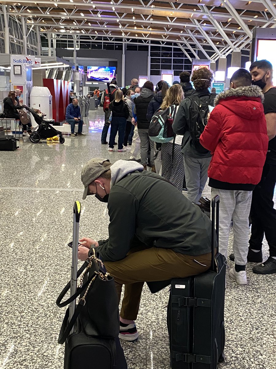 leannechuk's tweet photo. It’s now been an hour of standing here pre-security.  #YYCairport #Calgary https://t.co/NV1B9mqBcD