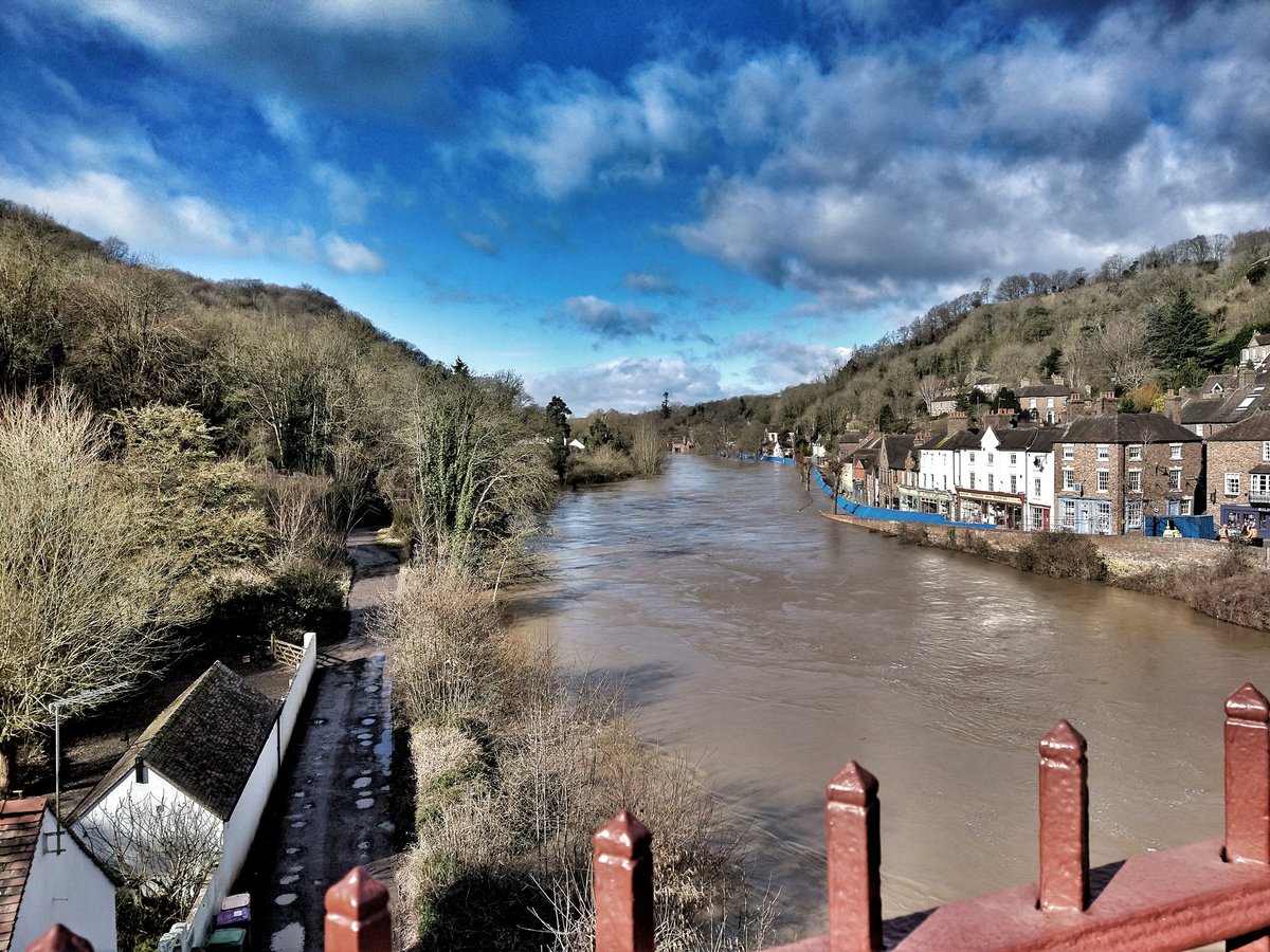 davejackson1954's tweet image. I'd take some convincing that this isn't man-made and related to the  #globalclimate emergency 
 Hopefully everyone's safe.
#Ironbridge gorge #Telford #RiverSevern #Floods