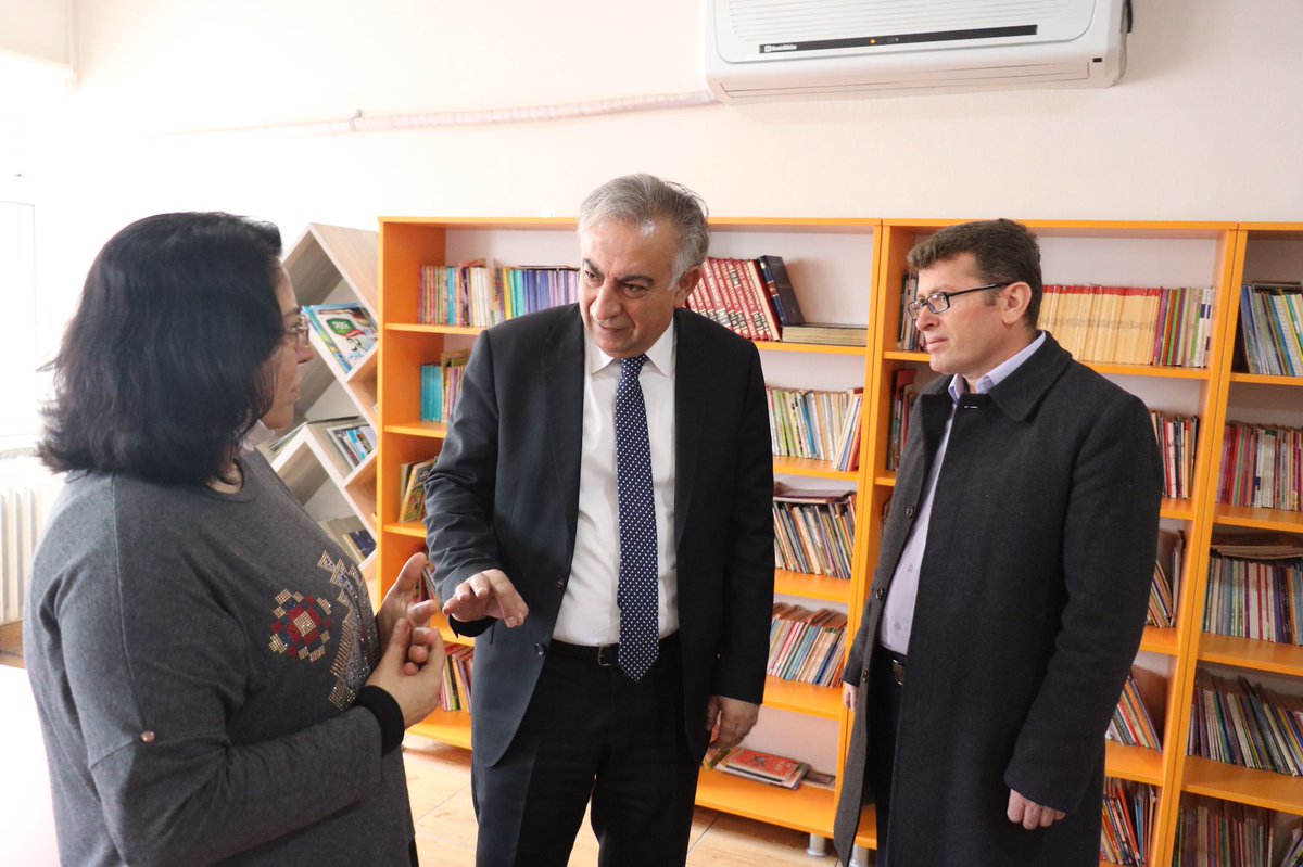 HakanGonen06's tweet photo. Okul ziyaretlerine devam ediyoruz.

📍Mehmetçik İlkokulu

Mehmetçik İlkokulunu ziyaret ederek, yüz yüze eğitime devam eden öğretmen ve öğrencilerimizle bir araya geldik.

@tcmeb 
@HakanGonen06 https://t.co/6MO7GGGwzw