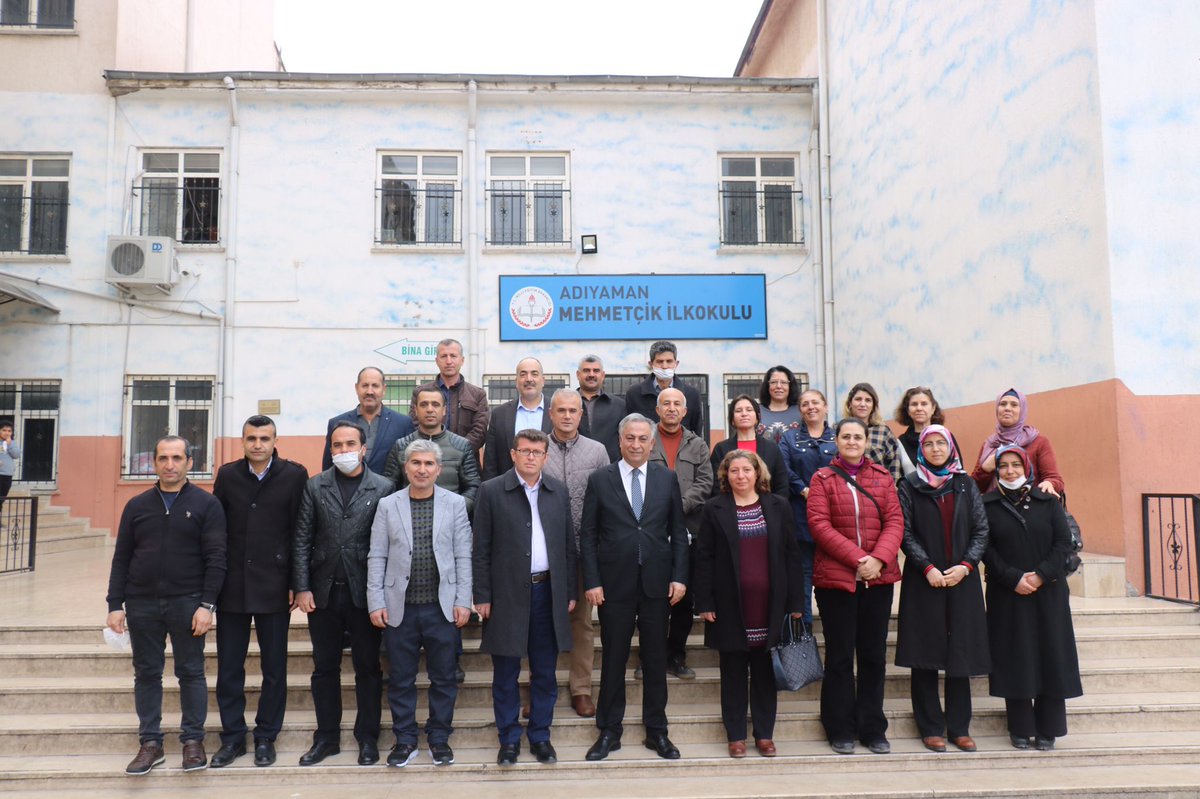HakanGonen06's tweet photo. Okul ziyaretlerine devam ediyoruz.

📍Mehmetçik İlkokulu

Mehmetçik İlkokulunu ziyaret ederek, yüz yüze eğitime devam eden öğretmen ve öğrencilerimizle bir araya geldik.

@tcmeb 
@HakanGonen06 https://t.co/6MO7GGGwzw