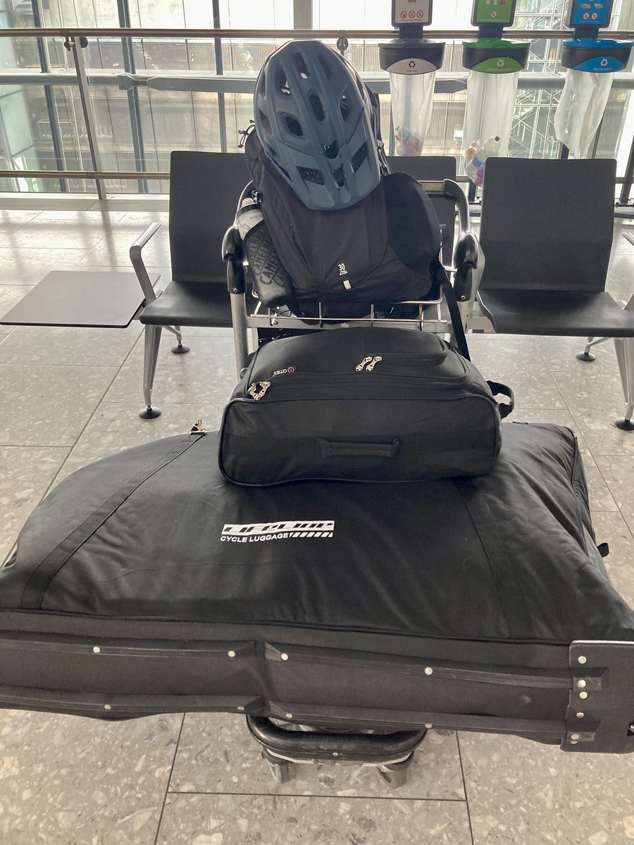 GHorton2012's tweet photo. Checked the bike in @32kg 😮
My hand luggage got pulled apart with small #Bikepacking bits…the women was a mud loving mountain biker, so had a right laugh!! #MTB #adventure #Arizona begins. ✈️🌵☀️⛺️🚵‍♀️ https://t.co/21a7FAXRCE