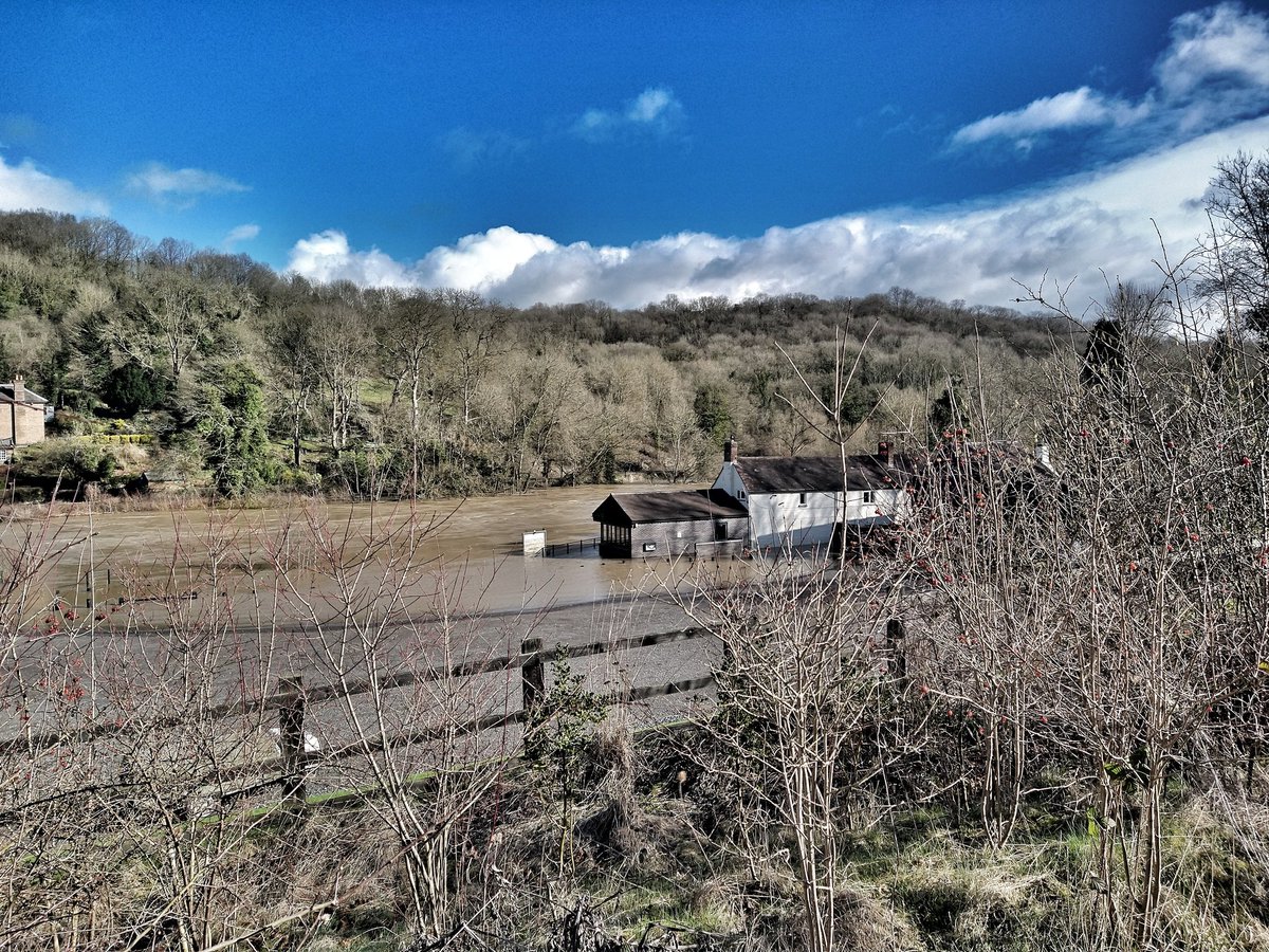 davejackson1954's tweet image. I'd take some convincing that this isn't man-made and related to the  #globalclimate emergency 
 Hopefully everyone's safe.
#Ironbridge gorge #Telford #RiverSevern #Floods