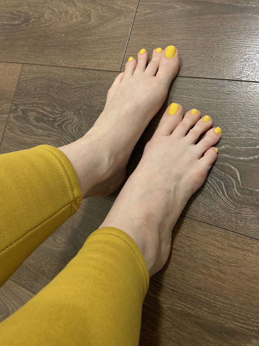 sexylibrarianxx's tweet photo. I did a new pedi I’ve the weekend! These would look amazing wrapped around a cock, don’t you think? ☺️

50 RTs and I will post a pic that I would normally only put up on my OF…. https://t.co/GaL39LXyMl